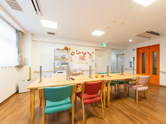 ゆったりとした食堂