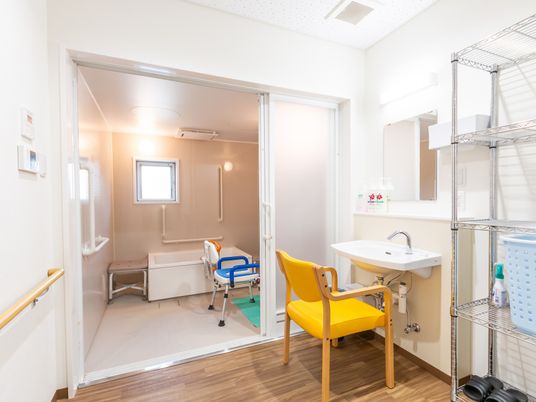 明るい浴室スペース