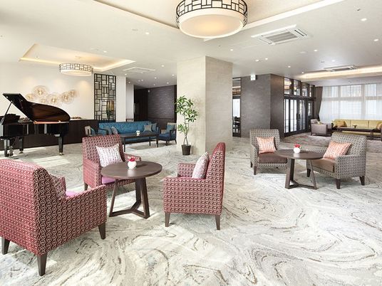 広々とした快適なラウンジ