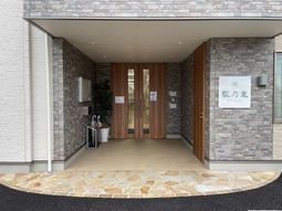 清々しい施設のエントランス
