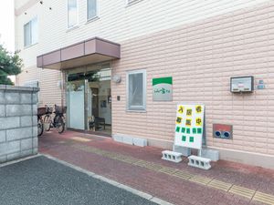 自転車の置かれた入口