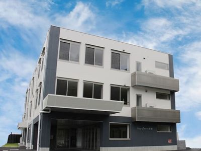 モダンな建物の外観