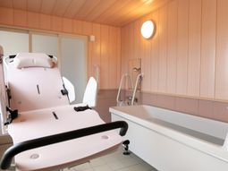 ゆったり入浴できる浴室