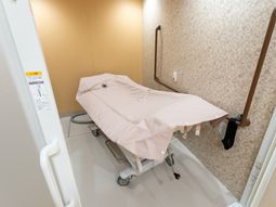 設備完備の洗体ベッド