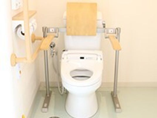 バリアフリー設計のトイレ