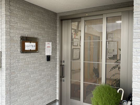 エントランスの正面ビュー