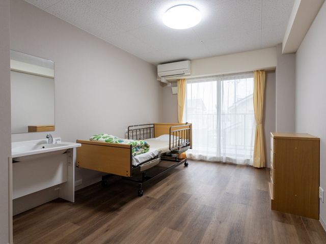 快適な居室 居室 自然光が差し込む、快適な居住空間です。リラックスした時間を過ごせます。