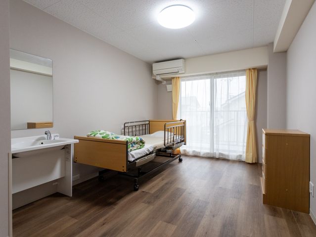 快適な居室 居室 自然光が差し込む、快適な居住空間です。リラックスした時間を過ごせます。