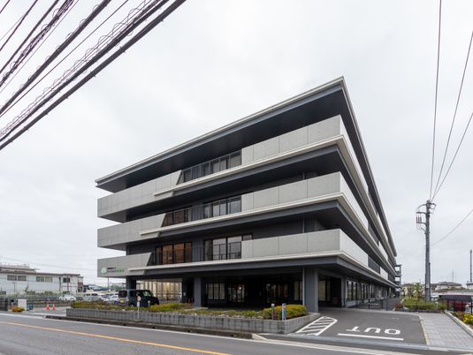 モダンな建物の外観