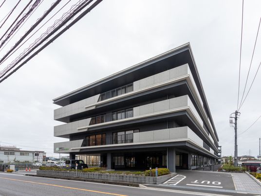 モダンな建物の外観