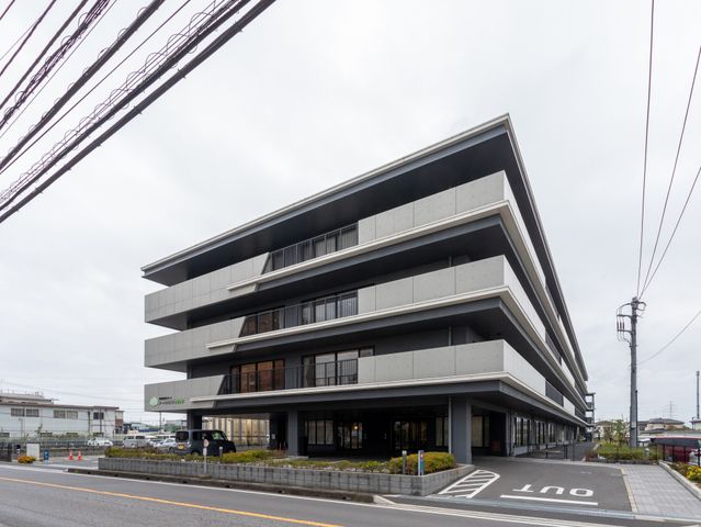 モダンな建物の外観 外観 洗練されたデザインの建物が特徴的です。通勤しやすい環境が整っています。
