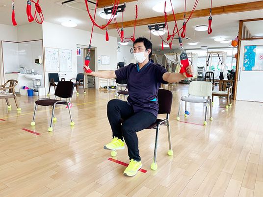 運動に励む様子の部屋