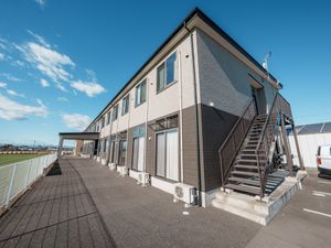 広々とした建物の外観