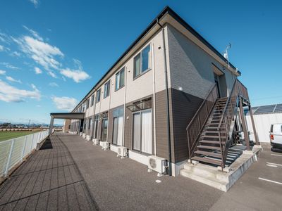 広々とした建物の外観