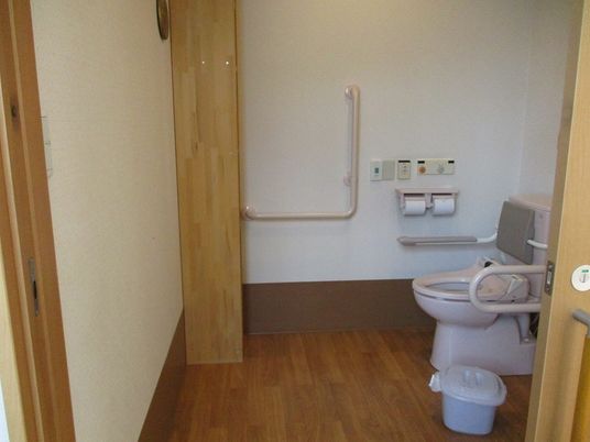 手すり付きトイレ設備