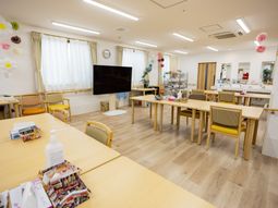 明るいラウンジ