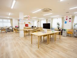 明るいラウンジ