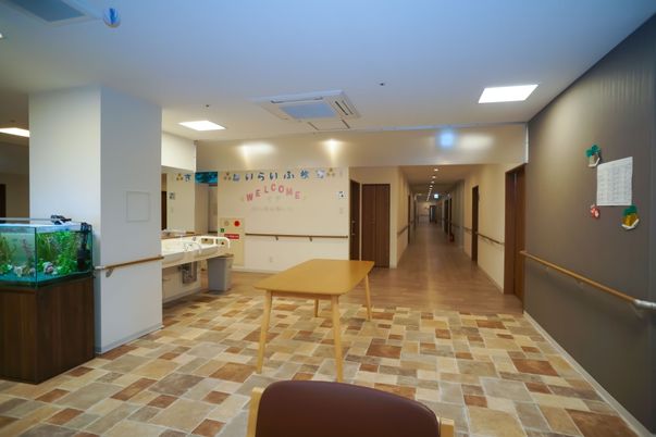 明るく清潔な共有エリアの様子