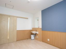 シンプルな洗面台付き居室