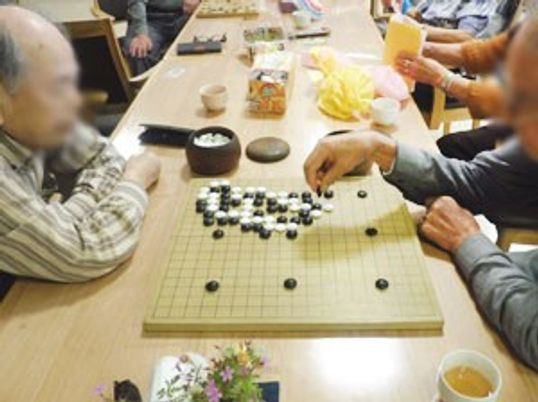 囲碁を楽しむ様子