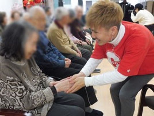 交流するスタッフ