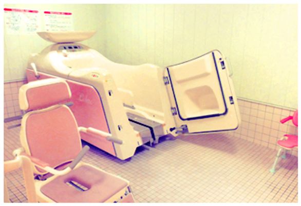 特殊浴槽の浴室