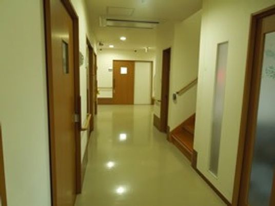 綺麗な施設の廊下