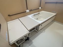 介護用の広々浴室