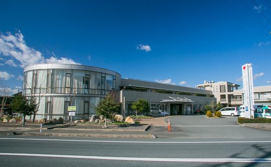 円形の建物外観