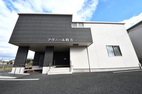 モダンな建物の外観