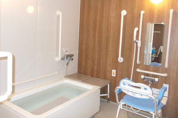 介護用手すり付き浴室