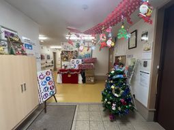 クリスマス装飾の廊下