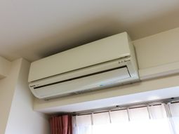 居室のエアコンメンテナンス