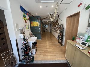 クリスマス装飾の廊下