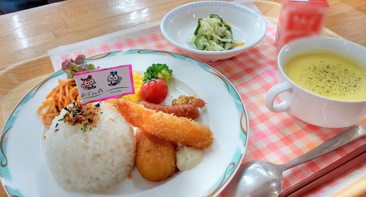 彩り豊かな料理の皿