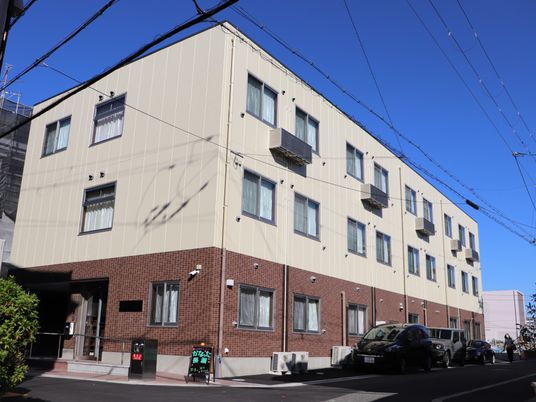 きれいな建物の外観