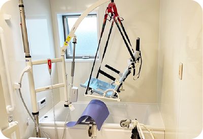 リフト付きの浴室