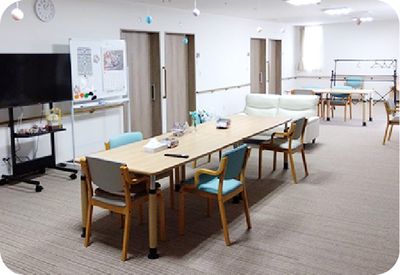 開放的なラウンジ