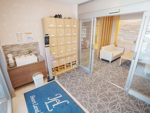 エントランスの清潔な空間