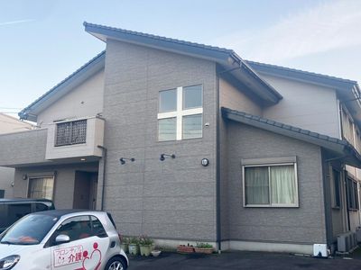 施設の落ち着いた外観