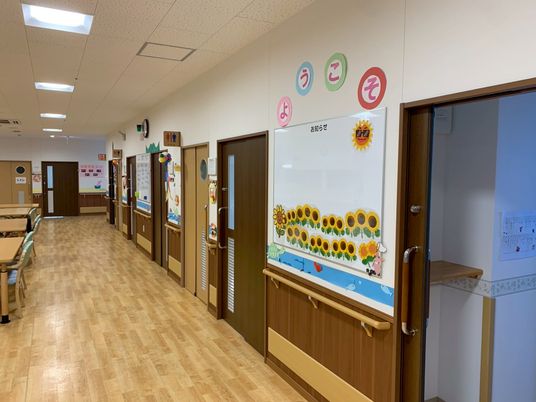 ようこそが見える廊下