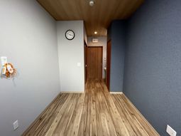 時計のある居室