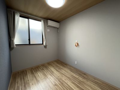 明るい個室の居室