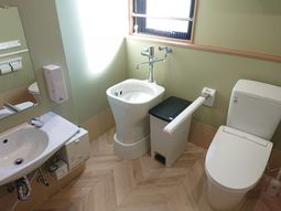 介護施設の清潔なトイレ設備