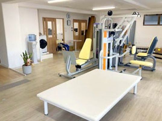 運動器具が並ぶ部屋