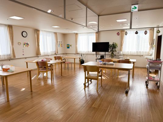 自然光の入る広間