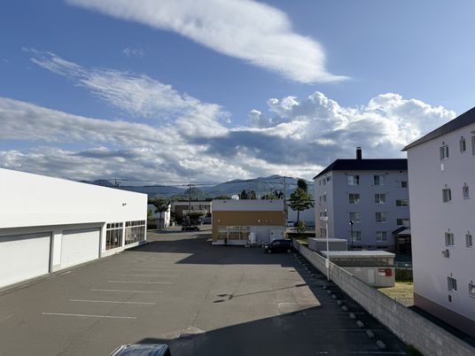 開放的な駐車場