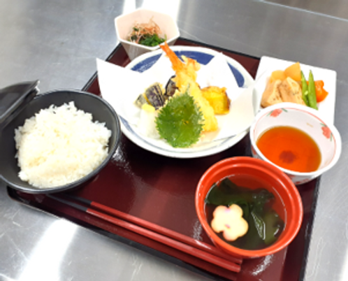 栄養満点の食事提供