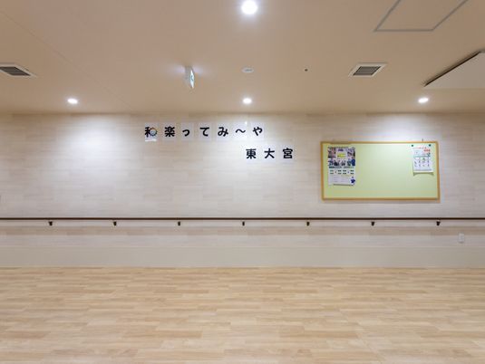 広々とした廊下末尾