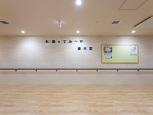 広々とした廊下末尾